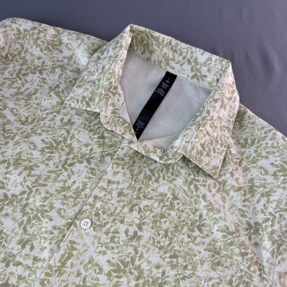 LULULEMON Airing Easy Short Sleeve Button Shirt Green Floral Leaf Preppy Sz L - Picture 1 of 7